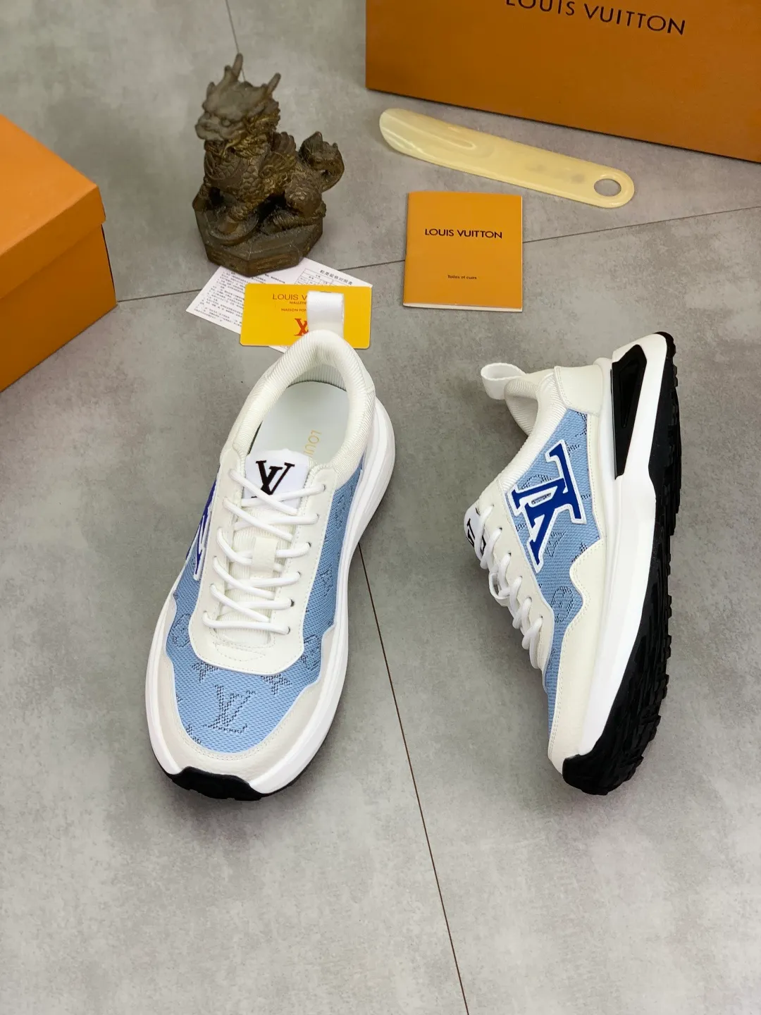 Men's shoes 💰P460 💰 [New model] 🆘 The latest model from LV official website 🎁 Casual and fashionable men's shoes 👟 Hot style 💥 Simple and elegant style, exclusive for trendy men. Unique latest brand elements from the official website 👑 Original decoration, fashionable and generous, the fabric is made of original calfskin ➕ Comfortable and breathable mesh lining ➕ Pigskin lining ✅The official website specifies wear-resistant casual outsole, the classic model is taken in real life🎬Color: 3️⃣colors available😍Number of codes: 38-44 (45 46 customized)